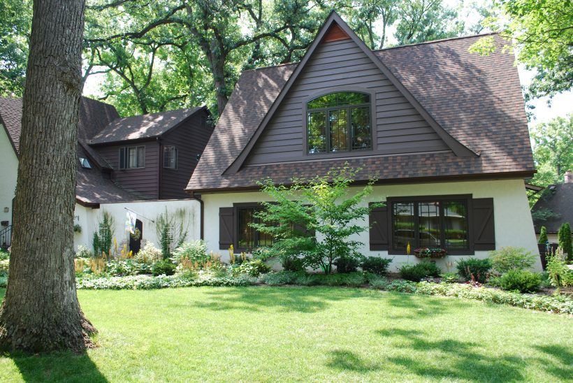 dwn shekleton front of garage with dogwood 8-2014