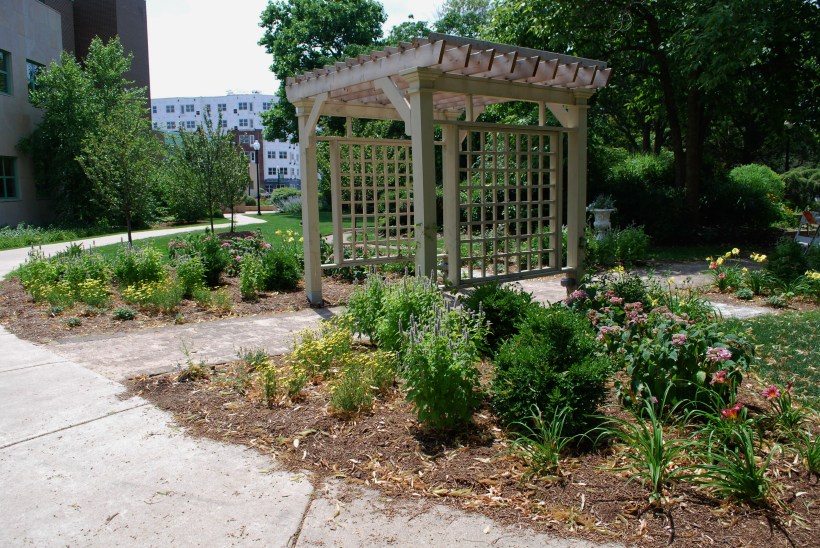 DWN Adams park vict. garden full view from st. 7-22-13